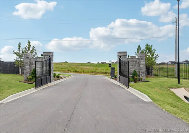 4th image of 10931 S 216Th Eastavenue, Broken Arrow, OK 74014 | MLS# 2626052