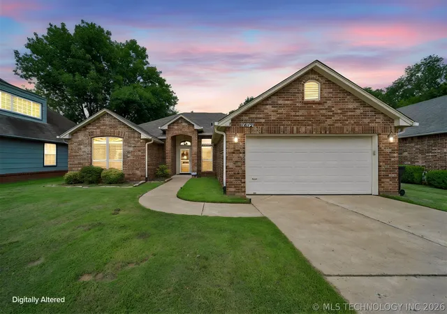 Homes for sale in Broken Arrow, OK | 1612 S Gum Ave, Broken Arrow, OK 74012 | MLS# 2626056