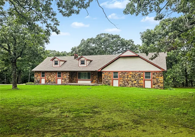 Photo 2 of Single family home for sale at 20472 S 494 Road, Tahlequah, OK 74464 | MLS# 2626043 | Listing updated on 2026-08-20