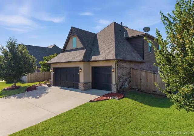 Photo 3 of Single family home for sale at 2114 W 117th Place S, Jenks, OK 74037 | MLS# 2625596 | Listing updated on 2026-08-20