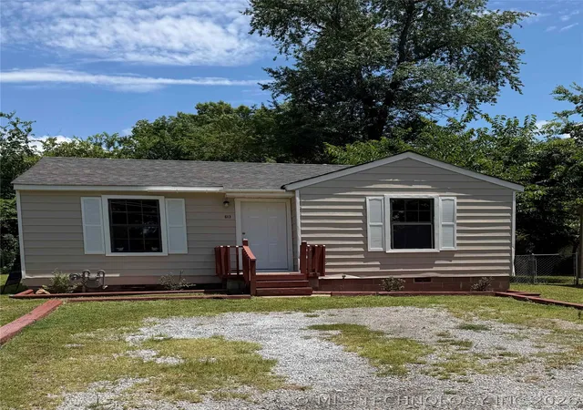 Photo 1 of Single family home for sale at 613 S Bluff Ave, Tahlequah, OK 74464 | MLS# 2621800 | Listing updated on 2026-08-26