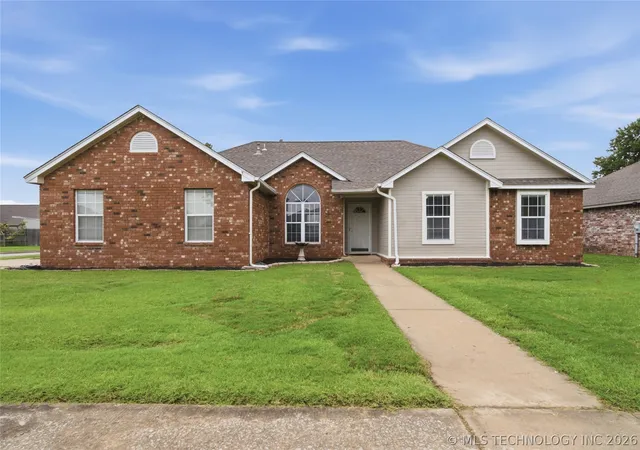 Homes for sale in Collinsville, OK | 11101 E 120th St, Collinsville, OK 74021 | MLS# 2625474