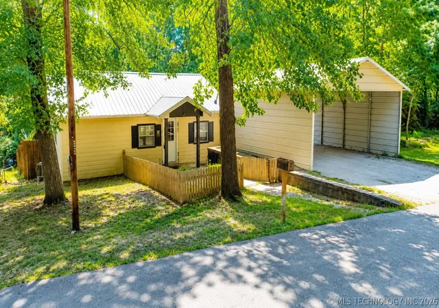 Photo 3 of Single family home for sale at 194 Ramey St, Eucha, OK 74342 | MLS# 2625731 | Listing updated on 2026-08-27