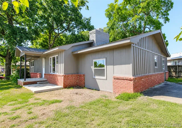 Photo 3 of Single family home for sale at 44 Lakeshore Dr, Adair, OK 74330 | MLS# 2625742 | Listing updated on 2026-08-20