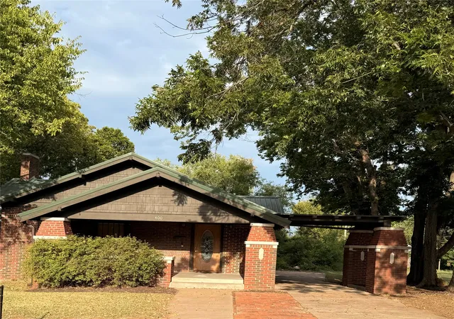 Photo 2 of Single family home for sale at 400 S Main St, Fairfax, OK 74637 | MLS# 2626144 | Listing updated on 2026-08-26