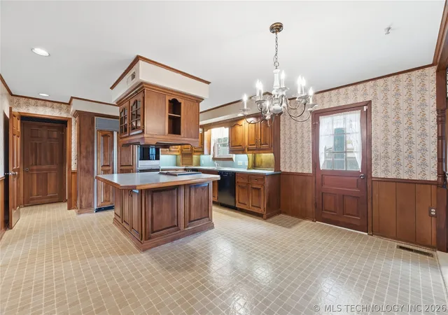 Photo 4 of Single family home for sale at 820 W Davis Dr, Nowata, OK 74048 | MLS# 2625358 | Listing updated on 2026-08-24