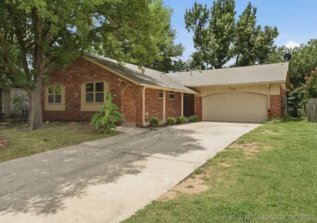Homes for sale in Jenks, OK | 610 N Cedar St, Jenks, OK 74037 | MLS# 2625996