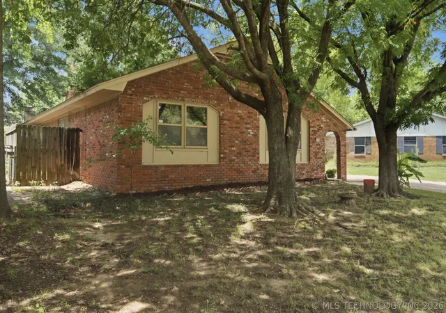 Homes for sale in Jenks, OK | 610 N Cedar St, Jenks, OK 74037 | MLS# 2625996