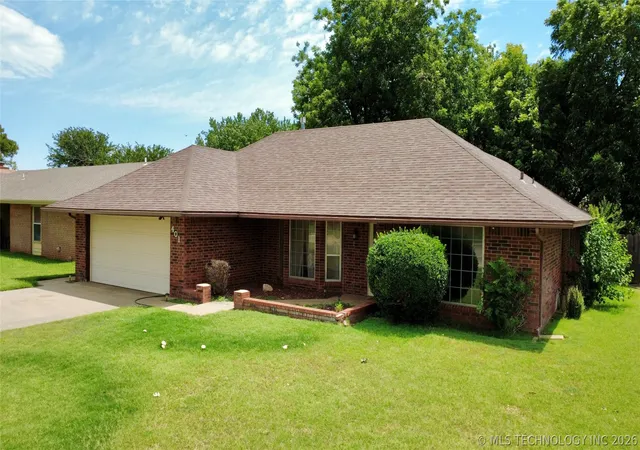 1st image of 401 N Cimarron, Enid, OK 73703 | MLS# 2626176