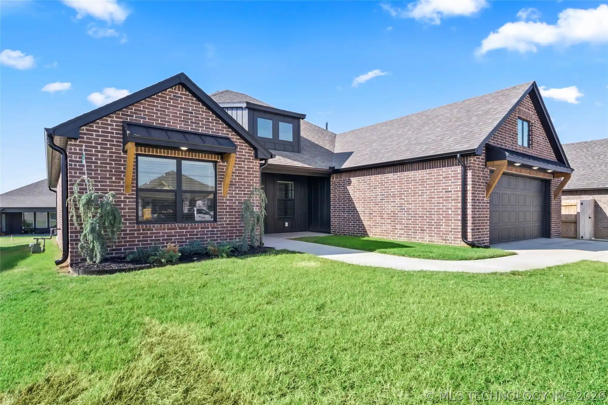 Photo 3 of Sale Pending at 28002 E 107th Street S, Broken Arrow, OK 74014 | MLS# 2626188 | Listing updated on 2026-10-27