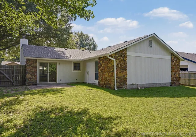 Homes for sale in Broken Arrow, OK | 1212 N Juniper Pl, Broken Arrow, OK 74012 | MLS# 2625419
