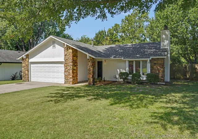 Homes for sale in Broken Arrow, OK | 1212 N Juniper Pl, Broken Arrow, OK 74012 | MLS# 2625419