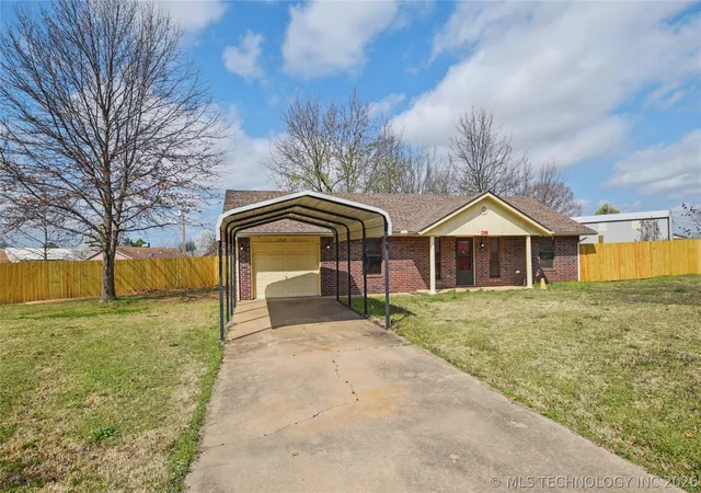 Photo 1 of Single family home for sale at 1208 Sw 14th Court, Wagoner, OK 74467 | MLS# 2626250 | Listing updated on 2026-08-20