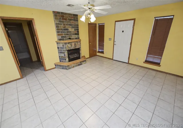 Photo 3 of Single family home for sale at 1208 Sw 14th Court, Wagoner, OK 74467 | MLS# 2626250 | Listing updated on 2026-08-20