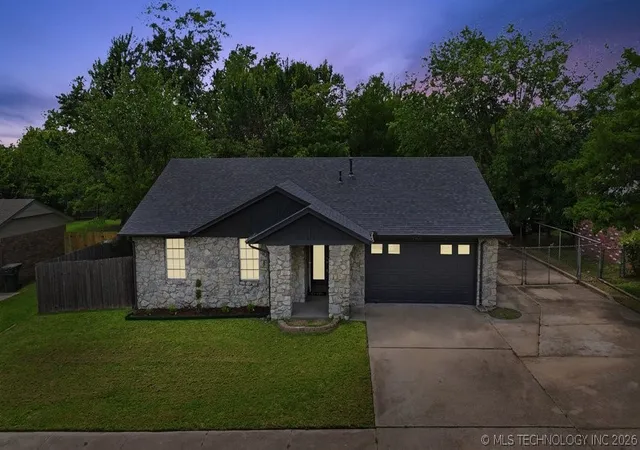 Photo 1 of Sale Pending at 1406 N Cedar St, Owasso, OK 74055 | MLS# 2625985 | Listing updated on 2026-07-28