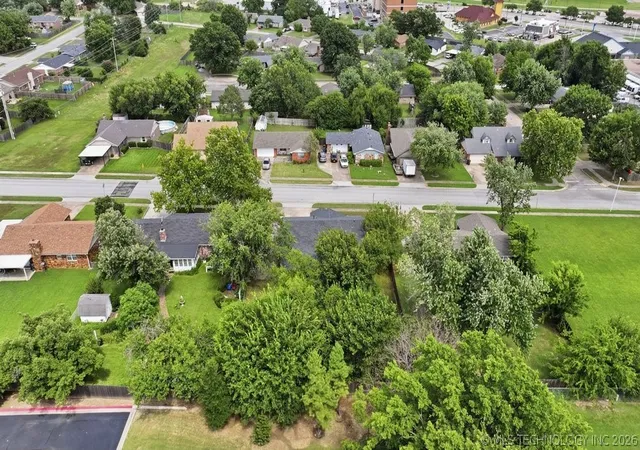 Photo 2 of Sale Pending at 1406 N Cedar St, Owasso, OK 74055 | MLS# 2625985 | Listing updated on 2026-07-28