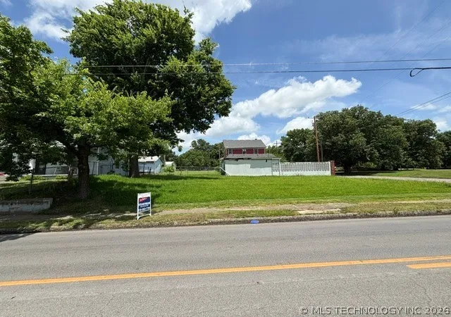 Photo 3 of Single family home for sale at 1010 Martin Luther King, Muskogee, OK 74401 | MLS# 2625589 | Listing updated on 2026-07-28