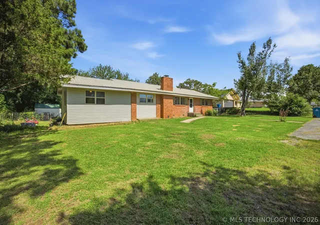 Photo 2 of Single family home for sale at 696 N Hickory St, Atoka, OK 74525 | MLS# 2626235 | Listing updated on 2026-08-20