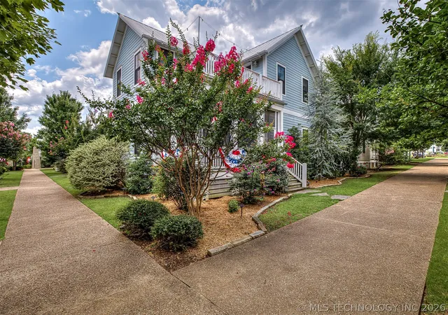 Homes for sale in Carlton Landing, OK | 39 Center Ln, Carlton Landing, OK 74432 | MLS# 2626258