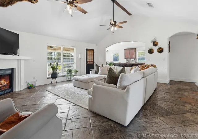 4th image of 156 Abshire Cir, Ardmore, OK 73401 | MLS# 2625924