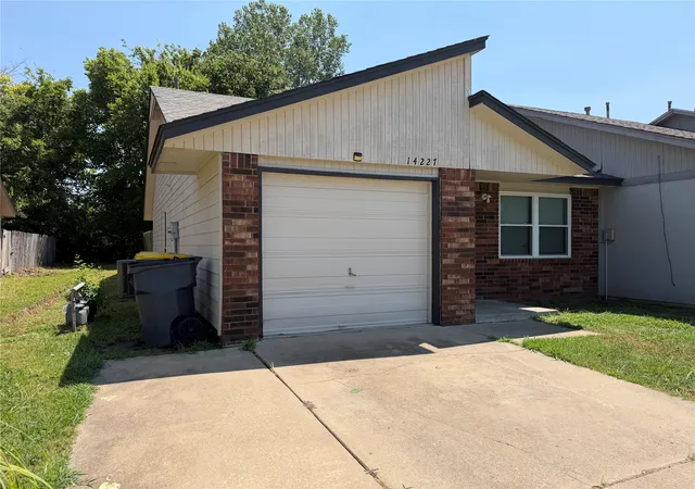 1st image of 14227 S Hickory Pl, Glenpool, OK 74033 | MLS# 2619584