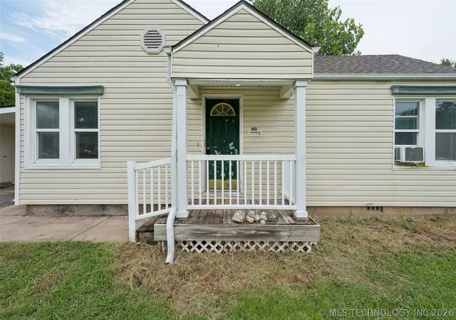 Photo 3 of Single family home for sale at 611 W 6th Street, Chelsea, OK 74016 | MLS# 2626287 | Listing updated on 2026-07-31