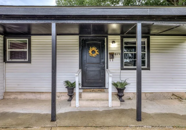 Photo 3 of Single family home for sale at 612 N Washington Ave, Wagoner, OK 74467 | MLS# 2626107 | Listing updated on 2026-09-23
