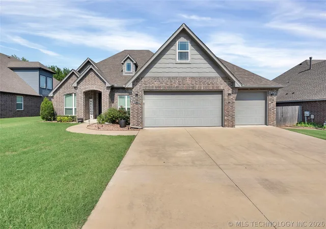 Photo 1 of Single family home for sale at 3915 S 15th Place, Broken Arrow, OK 74011 | MLS# 2626206 | Listing updated on 2026-08-20
