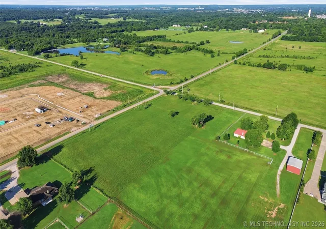 2nd image of 141 S Lewis Ave, Bixby, OK 74008 | MLS# 2626385