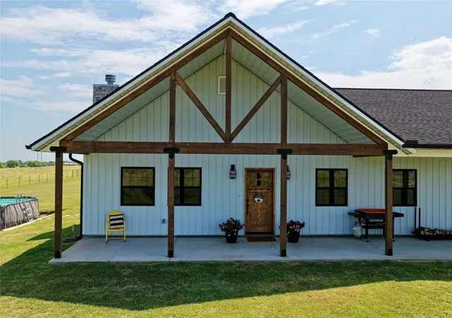 Photo 3 of Single family home for sale at 19400 S 300 Road, Morris, OK 74445 | MLS# 2626319 | Listing updated on 2026-08-24