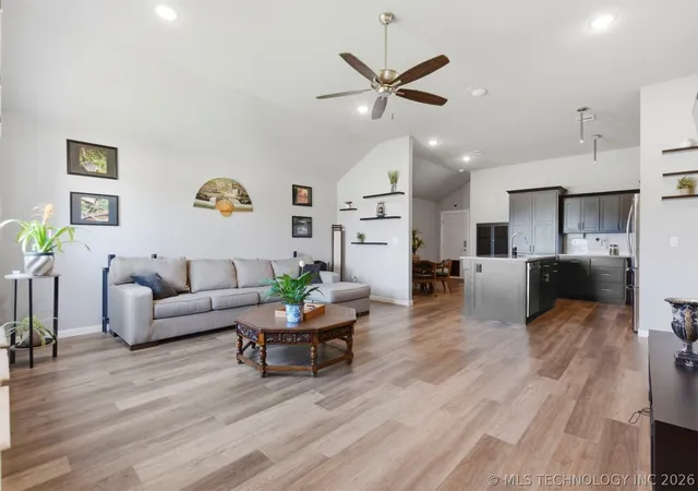 Photo 4 of Single family home for sale at 1407 E 150 Street S, Glenpool, OK 74033 | MLS# 2626442 | Listing updated on 2026-08-20