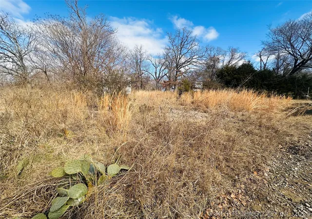3rd image of 964 Comanche Dr, Eufaula, OK 74432 | MLS# 2626449