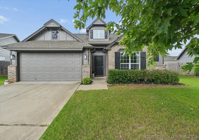 Homes for sale in Broken Arrow, OK | 7315 S Laurel Pl, Broken Arrow, OK 74011 | MLS# 2626450
