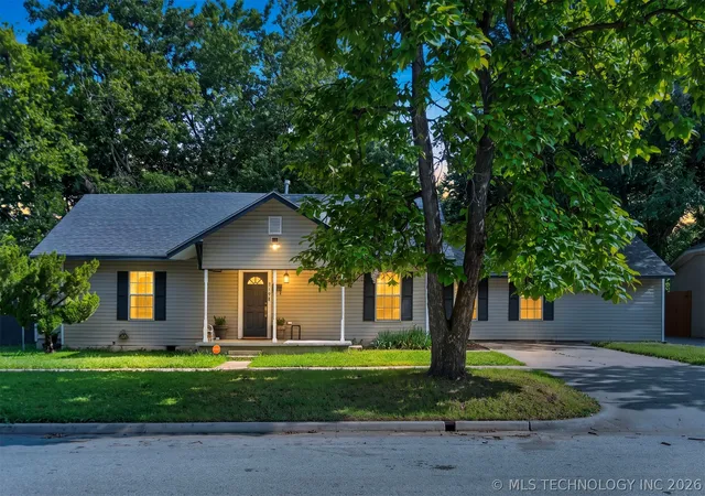 1st image of 319 W Bryan Ave, Sapulpa, OK 74066 | MLS# 2626468