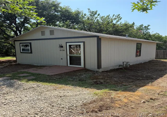 2nd image of 906 S Mckinley, Calera, OK 74730 | MLS# 2626278