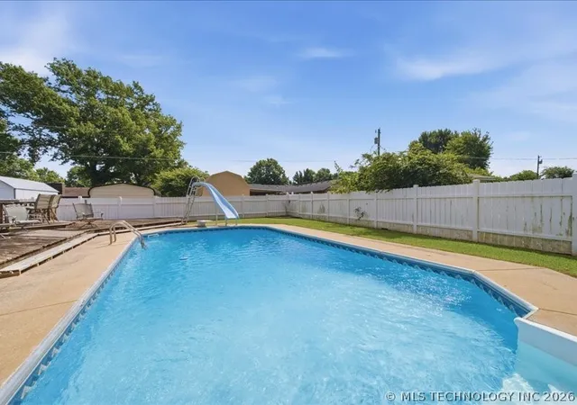Photo 4 of Single family home for sale at 25 Village Cir, Pryor, OK 74361 | MLS# 2626519 | Listing updated on 2026-08-20