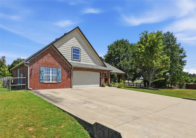 Photo 3 of Sale Pending at 14085 S 262nd Eastavenue, Coweta, OK 74429 | MLS# 2626594 | Listing updated on 2026-08-20