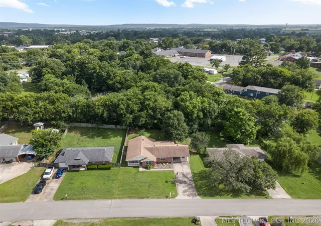 2nd image of 503 Straight St, Fort Gibson, OK 74434 | MLS# 2625899