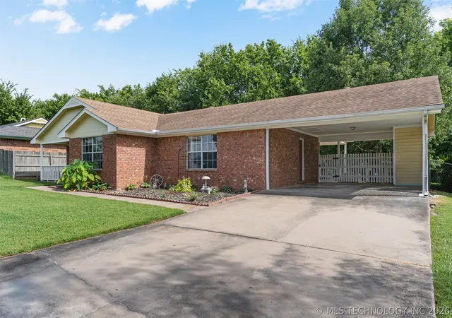 Photo 3 of Single family home for sale at 503 Straight St, Fort Gibson, OK 74434 | MLS# 2625899 | Listing updated on 2026-09-29
