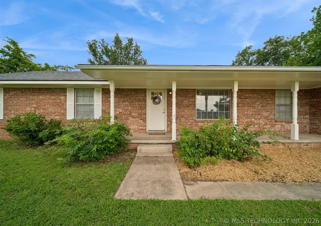 2nd image of 11800 E 106th St N, Owasso, OK 74055 | MLS# 2626528