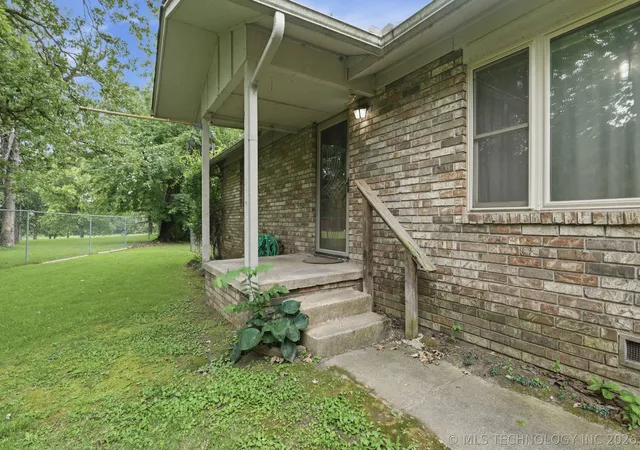 Photo 3 of Sale Pending at 23212 W Coyote Trl, Sand Springs, OK 74063 | MLS# 2626626 | Listing updated on 2026-09-15