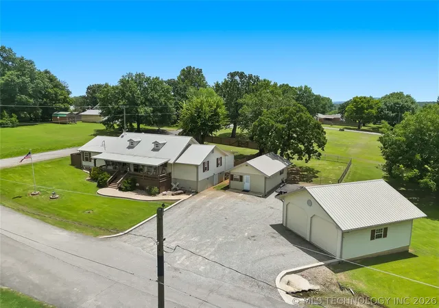 Photo 3 of Single family home for sale at 809 N K St, Quinton, OK 74561 | MLS# 2626647 | Listing updated on 2026-07-24