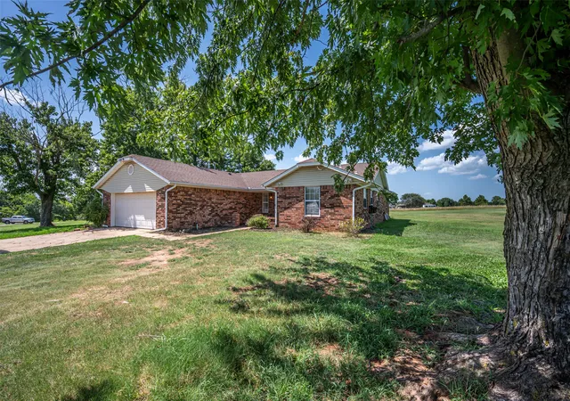 1st image of 103 E Lakeview Ct, Tecumseh, OK 74873 | MLS# 2626740