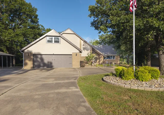 1st image of 102 Kidd Ln, Poteau, OK 74953 | MLS# 2622348