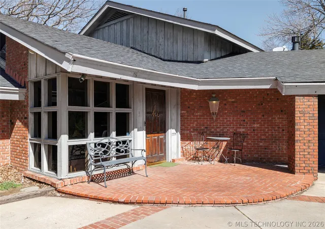 Photo 3 of Single family home for sale at 2100 N Star Ct, Bartlesville, OK 74006 | MLS# 2626680 | Listing updated on 2026-09-18