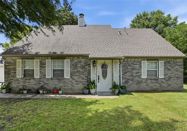 Photo 3 of Single family home for sale at 1502 N 3rd Avenue, Warner, OK 74469 | MLS# 2626745 | Listing updated on 2026-07-22