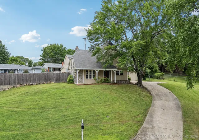 Photo 1 of Single family home for sale at 206 Sandy Cir, Tahlequah, OK 74464 | MLS# 2624589 | Listing updated on 2026-08-20