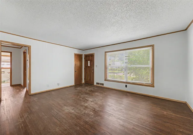 2nd image of 1421 E 50 St S, Tulsa, OK 74105 | MLS# 2626840