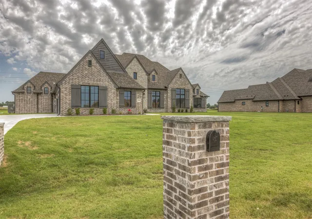 Photo 3 of Sale Pending at 16505 S 4th Eastavenue, Glenpool, OK 74033 | MLS# 2626811 | Listing updated on 2026-08-20