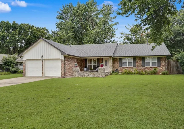 2nd image of 2310 S Juniper Ave, Broken Arrow, OK 74012 | MLS# 2626893